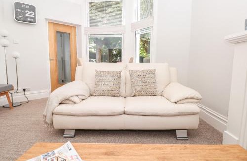 Torquay Apartment | Flat 1 Byfield