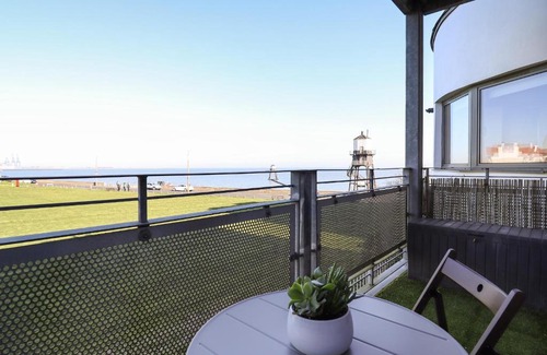 Dovercourt Apartment | Flat 19 By The Beach