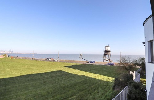 Dovercourt Apartment | Flat 19 By The Beach