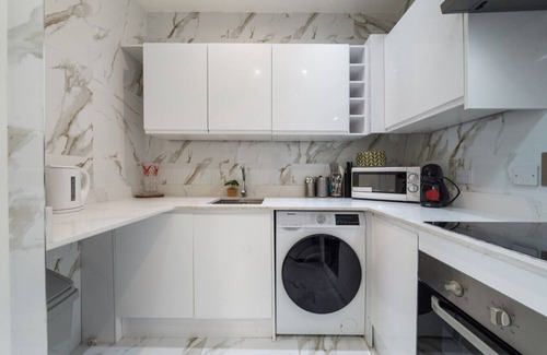 City of Westminster Condo | Flat 2 - 3 Bed · Charming Three Bedroom Apartment