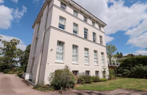 Cheltenham House | Flat 2 Battledown Grange