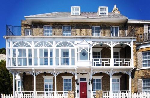 Dover Apartment | Flat 4 Marine Parade House, 1 East Cliff- Next to Dover Port, White Cliffs, Beach, Castle