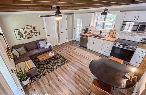 Tracy City Cabin | Flat Branch Lodge - Tracy City, TN