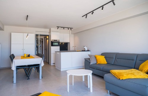 Middelkerke Apartment | Flat by the Seafront with Terrace Views