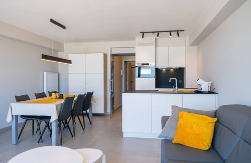 Middelkerke Apartment | Flat by the Seafront with Terrace Views