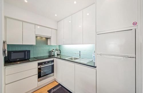 Blankenberge Apartment | Flat by the Seaside with Stunning Ocean Views, cleaning included