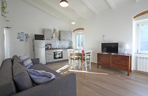 Pietrasanta Apartment | Flat for 4 Persons - WiFi - Air conditioning - 6km from the sea