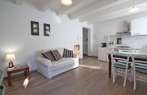Pietrasanta Apartment | Flat for 4 Persons - WiFi - Air conditioning - 6km from the sea