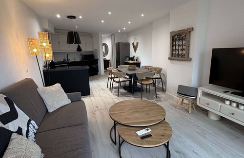 Le Lavandou Apartment | Flat for 6 people with air conditioning, St Clair Le LAVANDOU, renovated in 2023