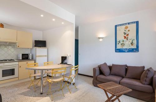 Meze Apartment | Flat in a beautiful building with pool