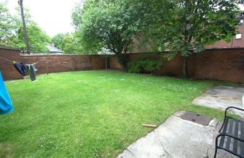 Glasgow Apartment | Flat in glasgow,close to all local amenities,