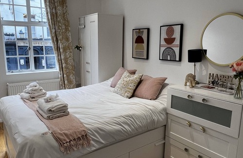 Camden Town with Primrose Hill Apartment | flat in London