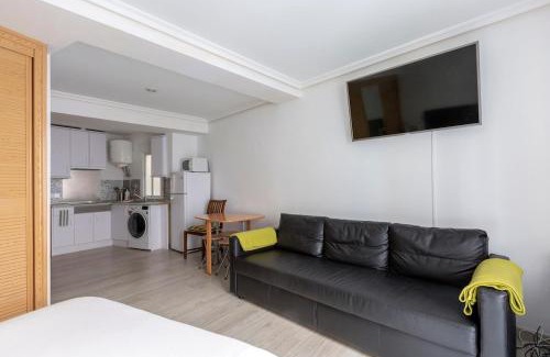 Malasana Apartment | Flat in Madrid Malasaña, Plaza España
