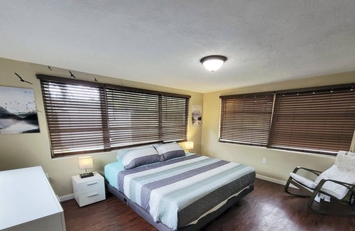 Pine Ridge House | Flat Rate✰Entire Home, Fully Equipped✰1 King BR✰1 Queen BR✰ 2 Twin Beds