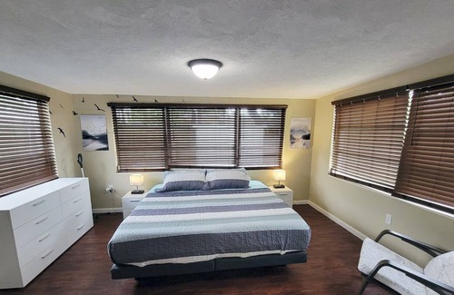 Pine Ridge House | Flat Rate✰Entire Home, Fully Equipped✰1 King BR✰1 Queen BR✰ 2 Twin Beds