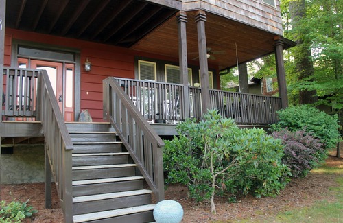 Flat Rock House | Flat Rock Cottage on Beautiful Highland Lake