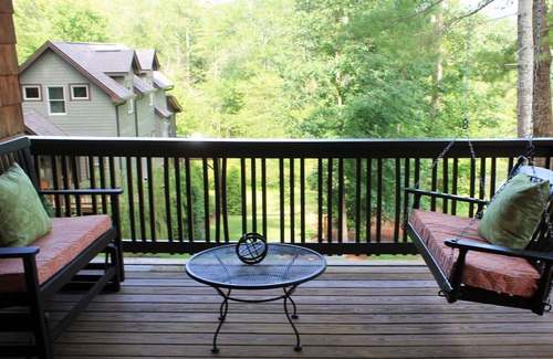 Flat Rock House | Flat Rock Cottage on Beautiful Highland Lake