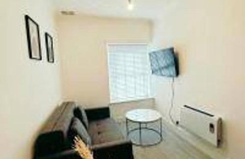 Bridgend Apartment | Flat - Sleeps 4 - WiFi