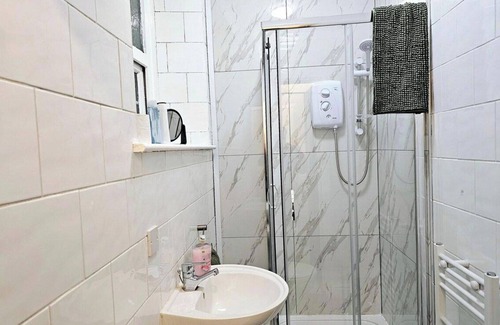 Bridgend Apartment | Flat - Sleeps 4 - WiFi