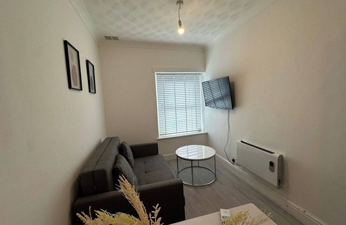 Bridgend Apartment | Flat - Sleeps 4 - WiFi