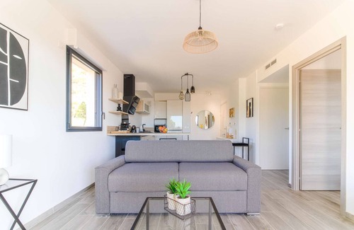 Le Lavandou Apartment | Flat - terrace, pool and garage-Cleaning included