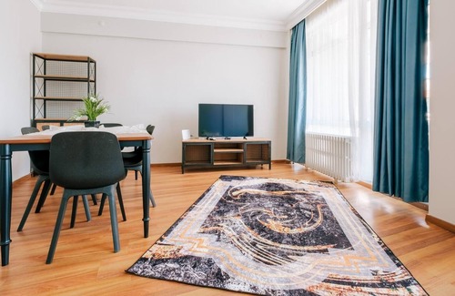 Moda Apartment | Flat w Balcony 3 min to Moda, 7 min to Bull Statue
