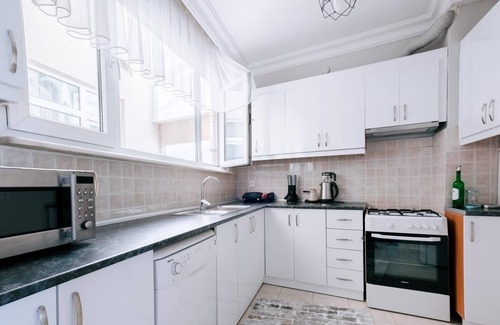 Moda Apartment | Flat w Balcony 3 min to Moda, 7 min to Bull Statue