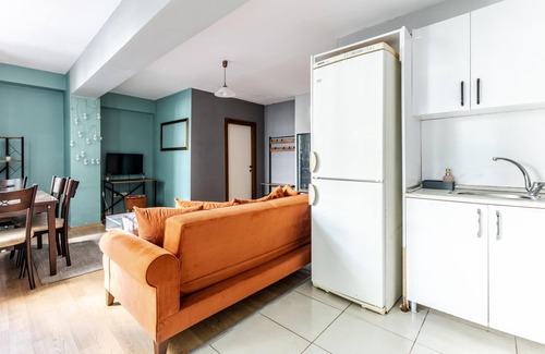 Maltepe Apartment | Flat with Backyard 6 min to Bostanci Show Center