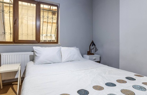 Maltepe Apartment | Flat with Backyard 6 min to Bostanci Show Center