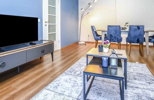 Sekerpinar Apartment | Flat with Balcony Close to SAW Airport and Viaport