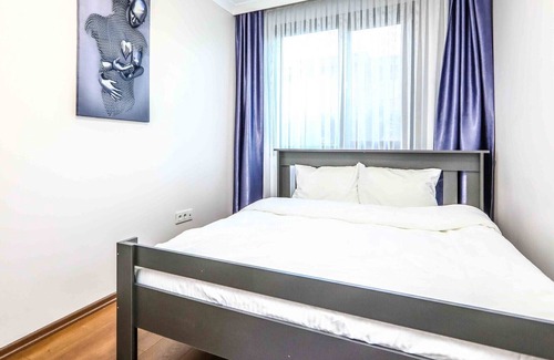 Sekerpinar Apartment | Flat with Balcony Close to SAW Airport and Viaport