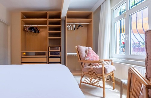 Uskudar Apartment | Flat with Garden Close to Coast in Uskudar