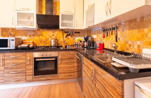 Uskudar Apartment | Flat with Garden Close to Coast in Uskudar