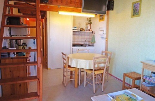 Saint-Pierre-la-Mer Apartment | Flat with superb sea views