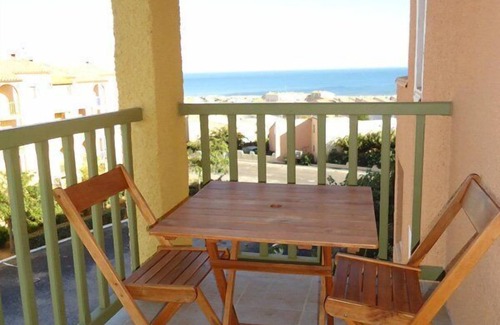 Saint-Pierre-la-Mer Apartment | Flat with superb sea views
