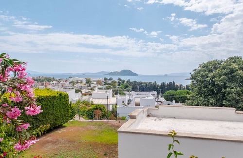 Kadıkale Apartment | Flat with Sea View and Shared Pool in Bodrum