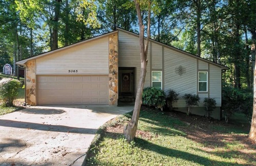 Stone Mountain House | Flawless recent renovation close to Stone Mountain