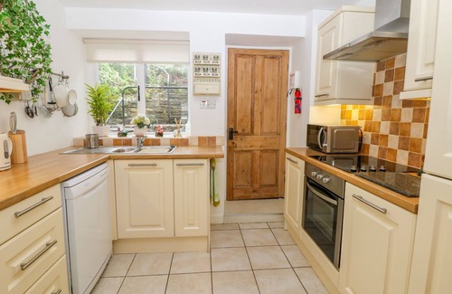 Holmfirth Cottage | FLEECE COTTAGE, pet friendly, with a garden in Holme, West Yorkshire
