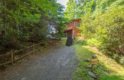 Fleetwood House | Fleetwood Falls - VIEWS - Lake and New River Access - Close to Todd & Boone - 30 Min to Skiing
