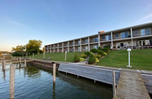 Cheboygan Hotel | Fleetwood Inn Suites