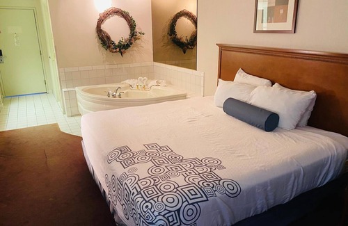 Cheboygan Hotel | Fleetwood Inn & Suites