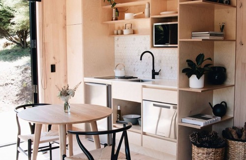 Waiheke Island Apartment | Fleetwood Studio - Unit One