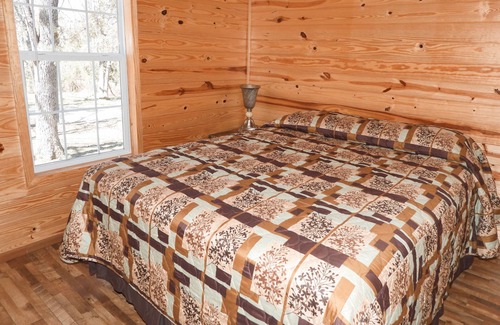 Leasburg Cabin | Fletcher's Village Group Cabin rental near Meramec River.