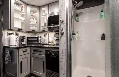 Indianapolis Apartment | Flex fit- Micro Studio -Solo Traveler