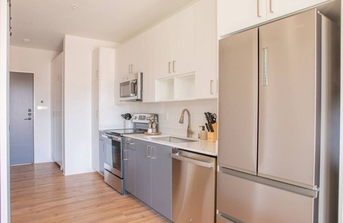 Yankee Hill Apartment | Flexhome East Side 1BR NO3 - Balcony+Pool+Gym