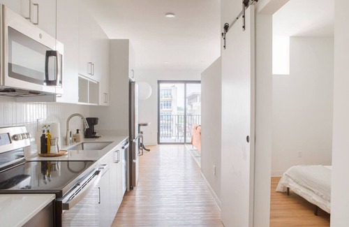 Yankee Hill Apartment | Flexhome East Side 1BR NO6 - Balcony+Pool+Gym