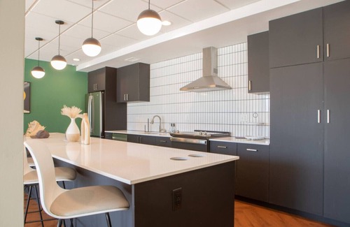 Yankee Hill Apartment | Flexhome East Side 1BR NO6 - Balcony+Pool+Gym