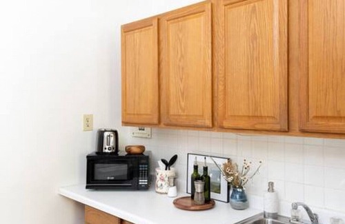 Milwaukee Apartment | Flexhome East Side Vintage 2BR B1