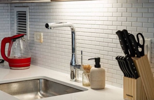 Near West Side Apartment | Flexhome Medical District 1BR - Pool + Gym (CHI29)