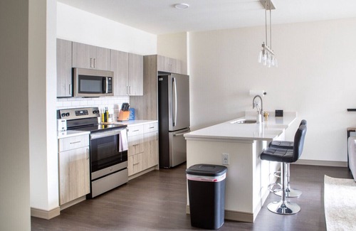 Shorewood Apartment | Flexhome Shorewood 1BR A3 - Gym+Balcony